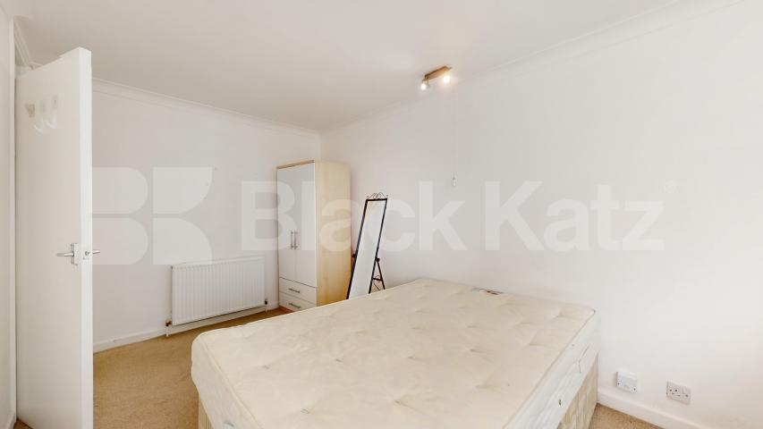 Modern Apartment Minford Gardens, Shepherds Bush